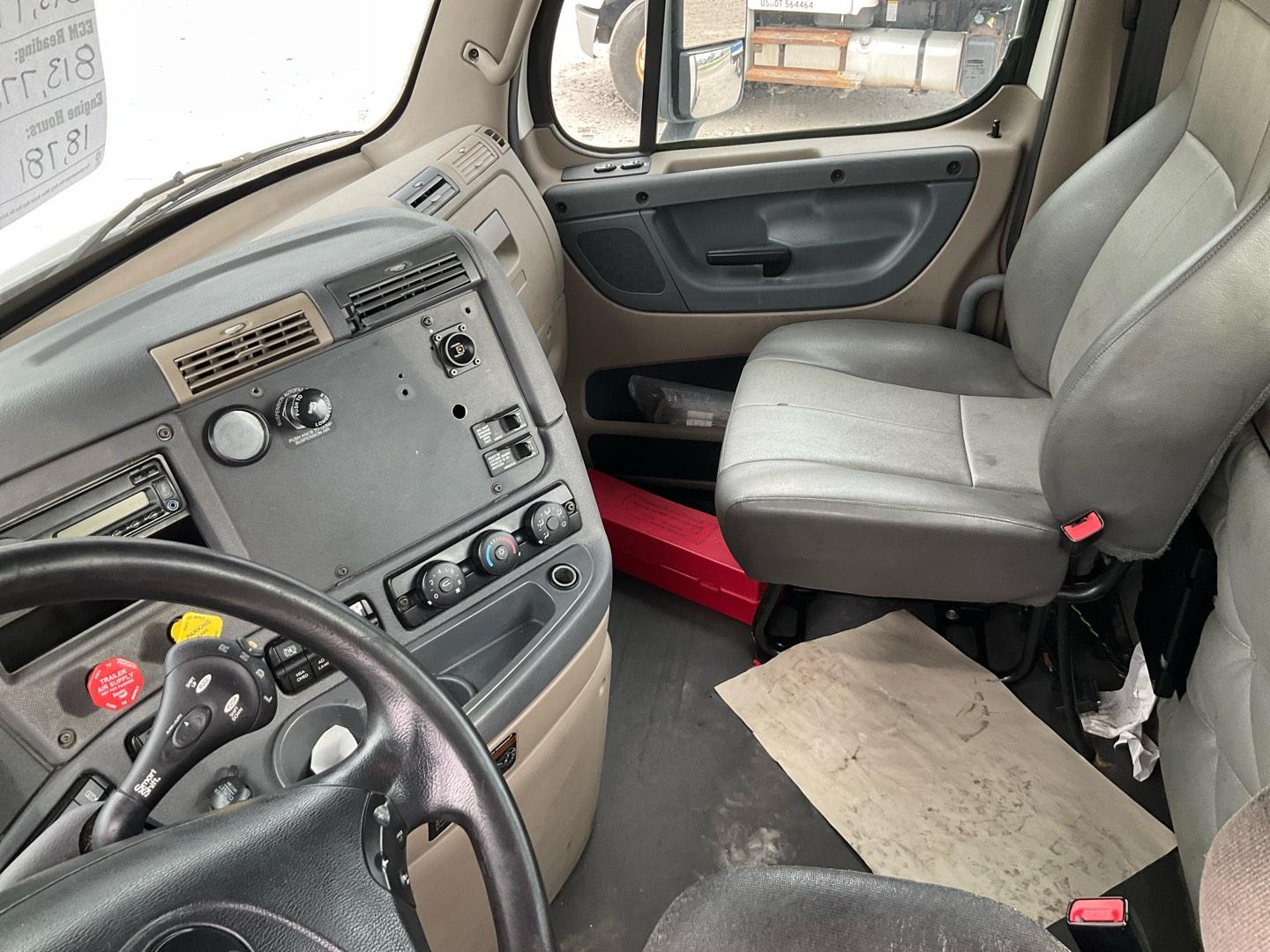 2016 FREIGHTLINER CASCADIA Serial Number: 3AKJGEDV0GDHG1008