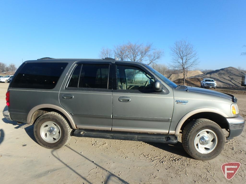1999 Ford Expedition 4x4 Multipurpose Vehicle (MPV)