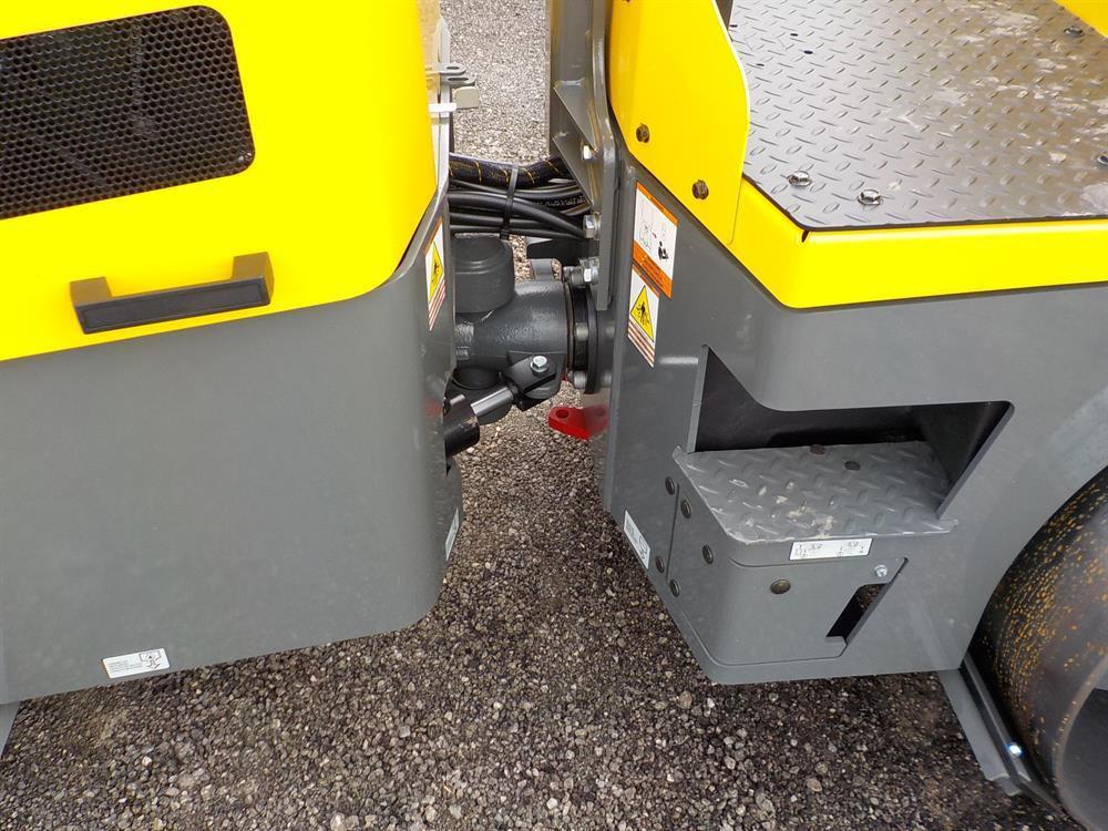 Wacker Neuson RD27-120 Double Drum Vibrating Roller c/w Roll Bar, 47" Drums