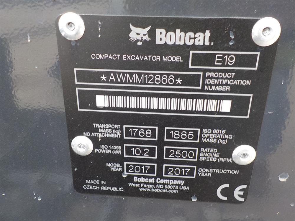 2017 Bobcat E19 Rubber Tracks, Blade, Offset, Piped c/w Expanding Undercarr