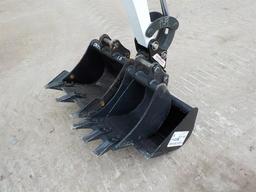 2017 Bobcat E19 Rubber Tracks, Blade, Offset, Piped c/w Expanding Undercarr