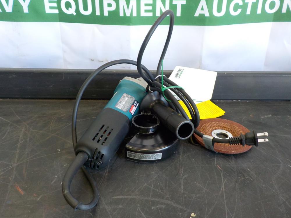 Makita 9557PB 4 1/2" Angle Grinder - 1 Yr Factory Warranty