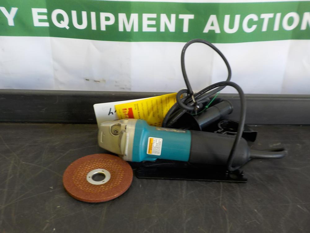 Makita 9557PB 4 1/2" Angle Grinder - 1 Yr Factory Warranty