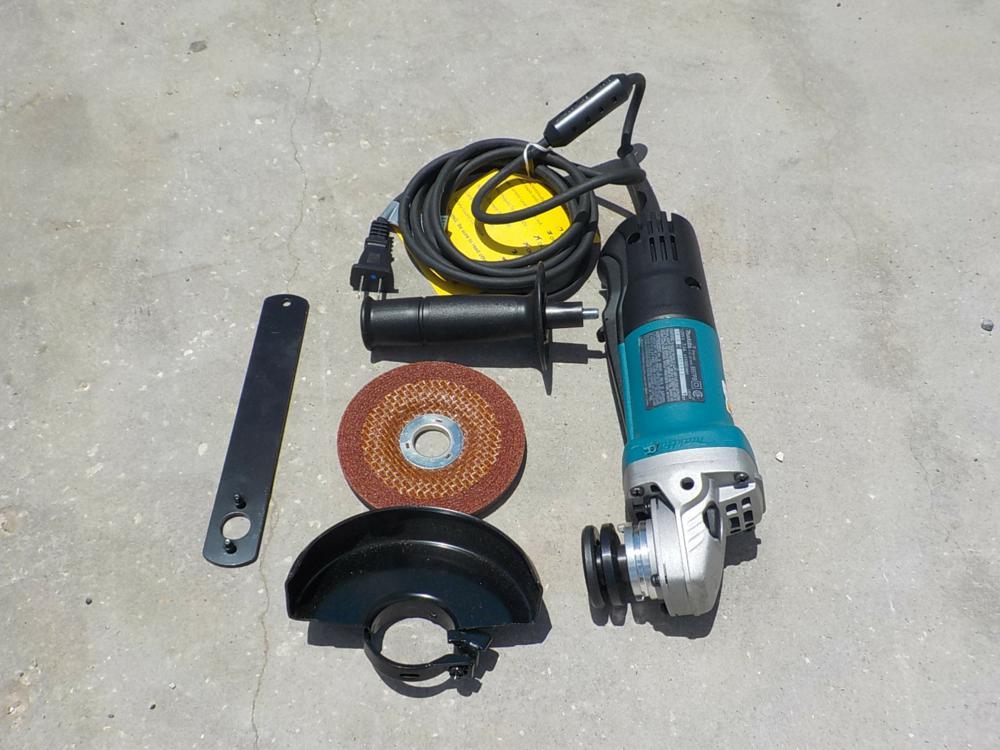 Makita 9557PB 4 1/2" Angle Grinder - 1 Yr Factory Warranty