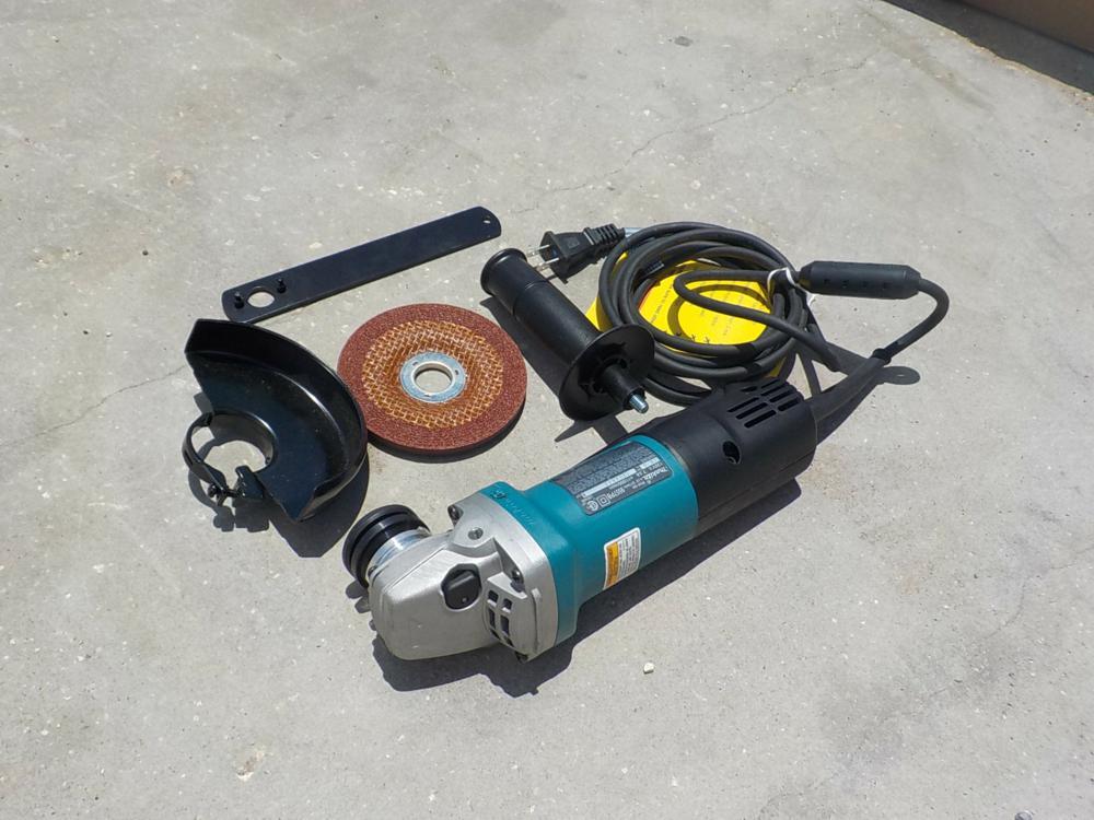 Makita 9557PB 4 1/2" Angle Grinder - 1 Yr Factory Warranty