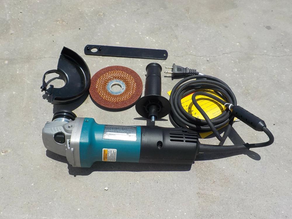 Makita 9557PB 4 1/2" Angle Grinder - 1 Yr Factory Warranty