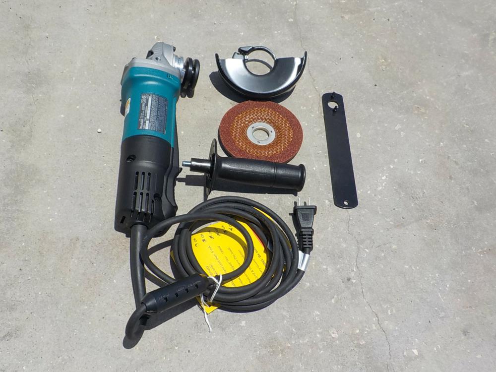 Makita 9557PB 4 1/2" Angle Grinder - 1 Yr Factory Warranty