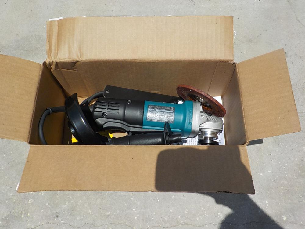 Makita 9557PB 4 1/2" Angle Grinder - 1 Yr Factory Warranty