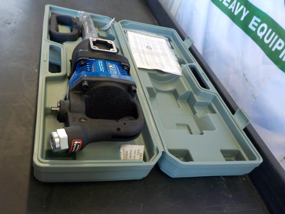 1" Impact Wrench w/6" Anvil 1900 ft/lb Torque, Plastic Case - Unused