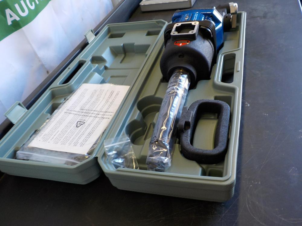 1" Impact Wrench w/6" Anvil 1900 ft/lb Torque, Plastic Case - Unused
