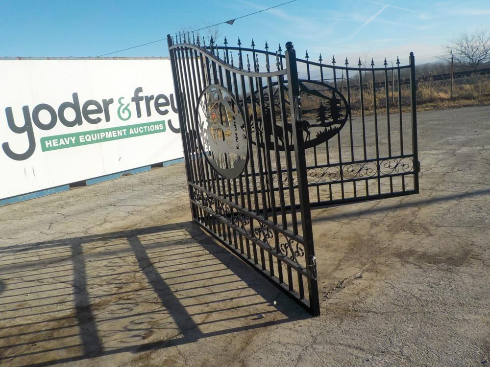 Greatbear  20' Animal Print Bi-Parting Iron Gate - Unused