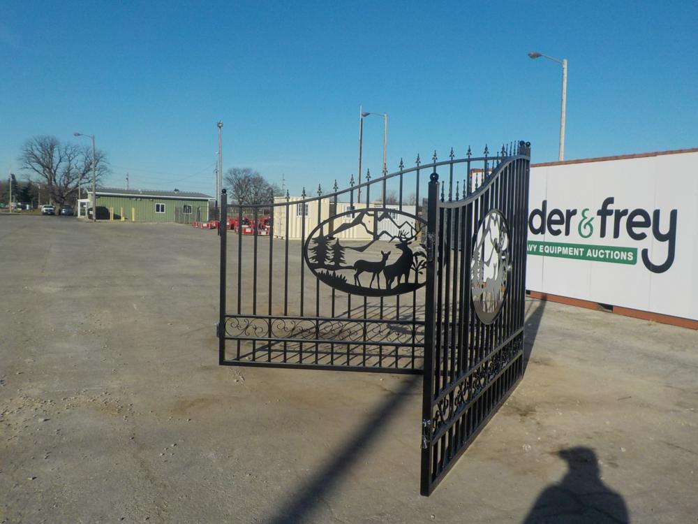 Great Bear  20' Bi-Parting Gate c/w Animal Print - Unused