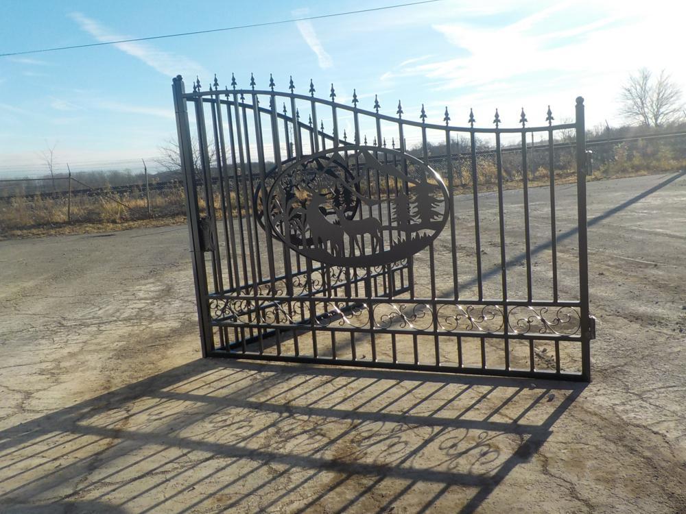 Great Bear  20' Bi-Parting Gate c/w Animal Print - Unused