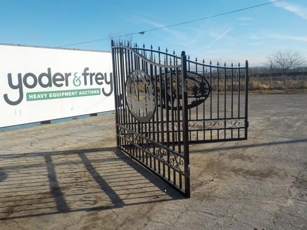 Great Bear  20' Bi-Parting Gate c/w Animal Print - Unused