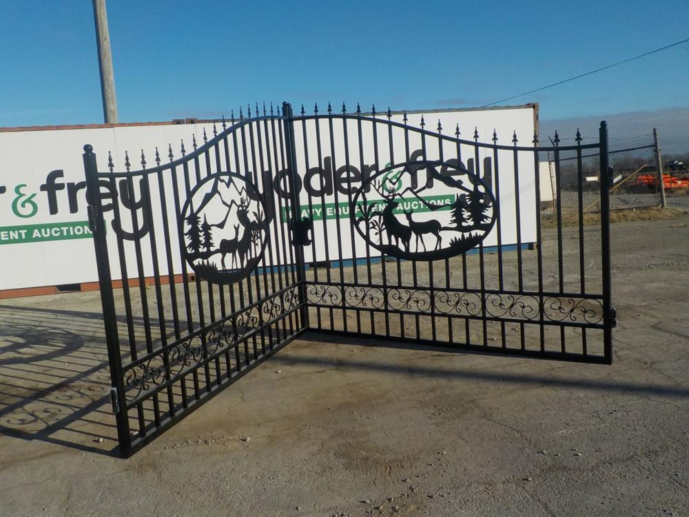 Great Bear  20' Bi-Parting Gate c/w Animal Print - Unused