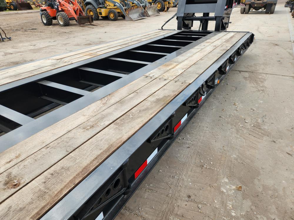 2023 Witzco Challenger RG-35 35 Ton Tandem Axle Detachable Low Boy, Pony Mo
