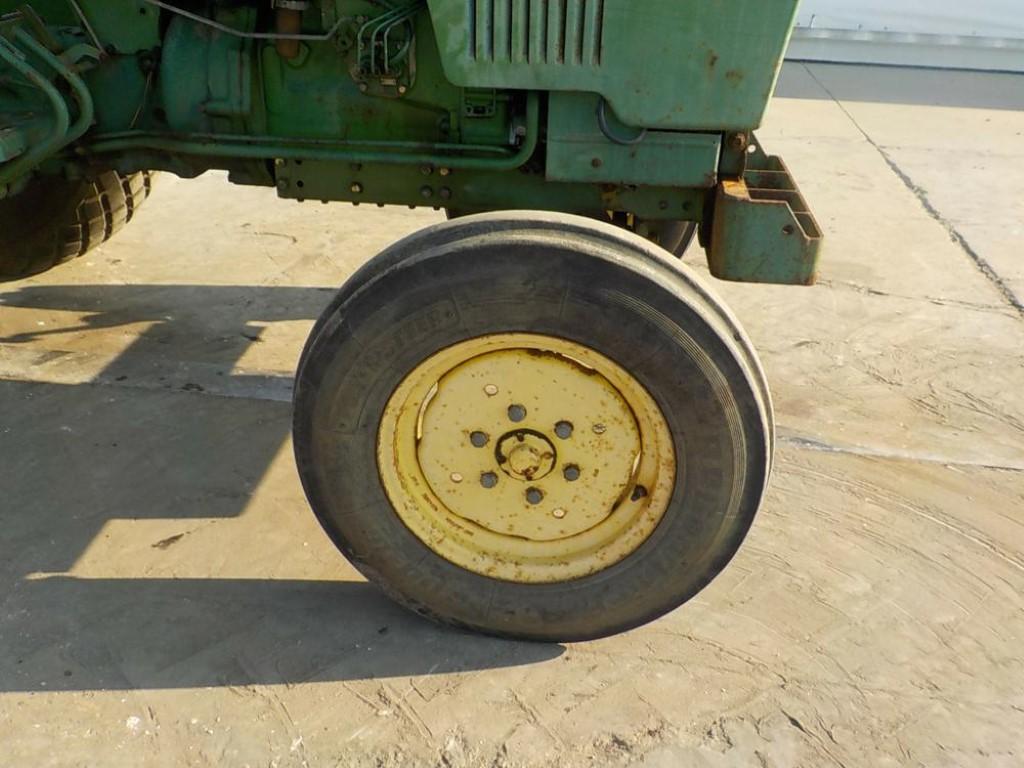 John Deere 1050 2WD Tractor c/w Canopy, 3 Point Hitch, 37HP, PTO, Front Tir