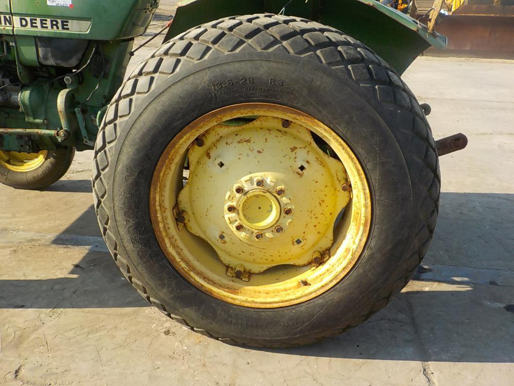 John Deere 1050 2WD Tractor c/w Canopy, 3 Point Hitch, 37HP, PTO, Front Tir