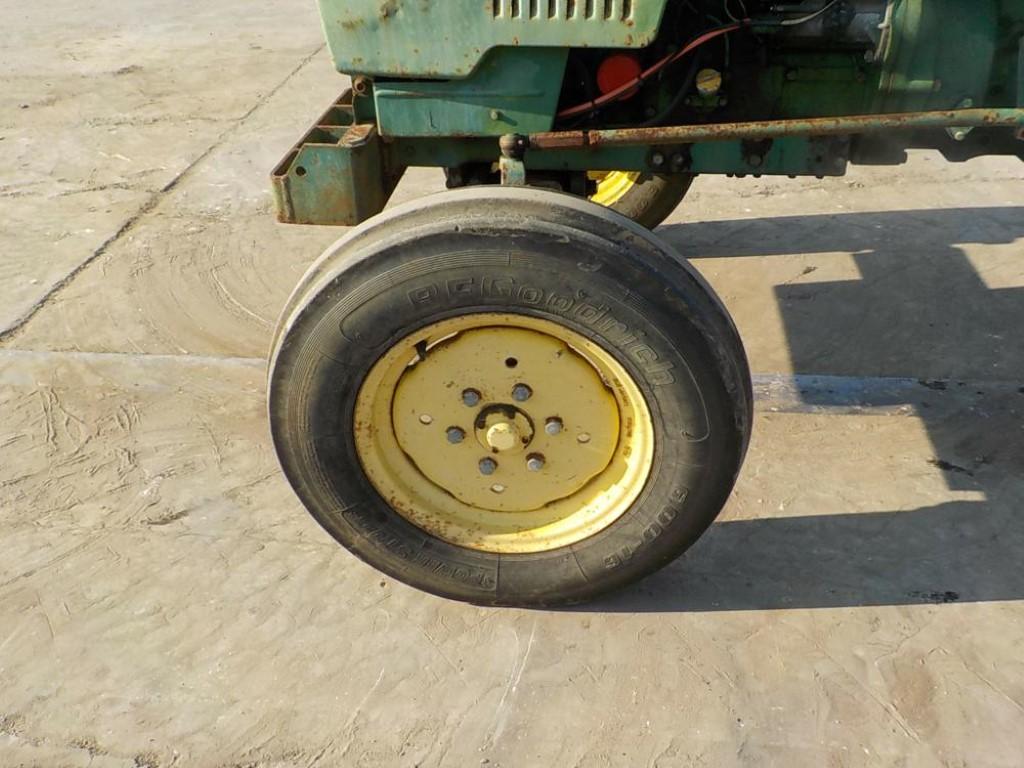 John Deere 1050 2WD Tractor c/w Canopy, 3 Point Hitch, 37HP, PTO, Front Tir