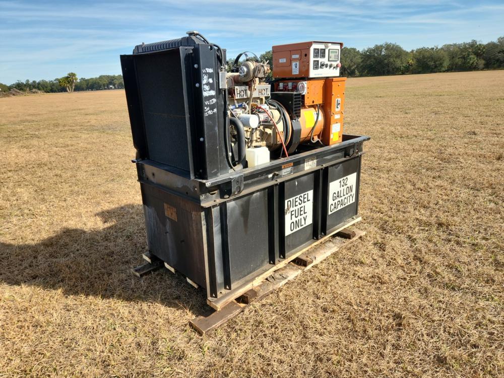 2005 Generac 30KW GENSET c/w John Deere 4 Cylinder Diesel Engine, Phase 1,