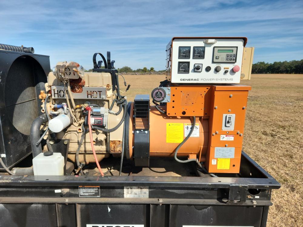 2005 Generac 30KW GENSET c/w John Deere 4 Cylinder Diesel Engine, Phase 1,