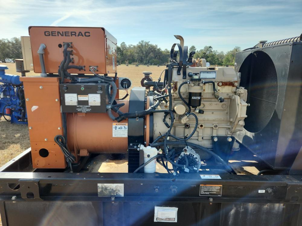2005 Generac 30KW GENSET c/w John Deere 4 Cylinder Diesel Engine, Phase 1,