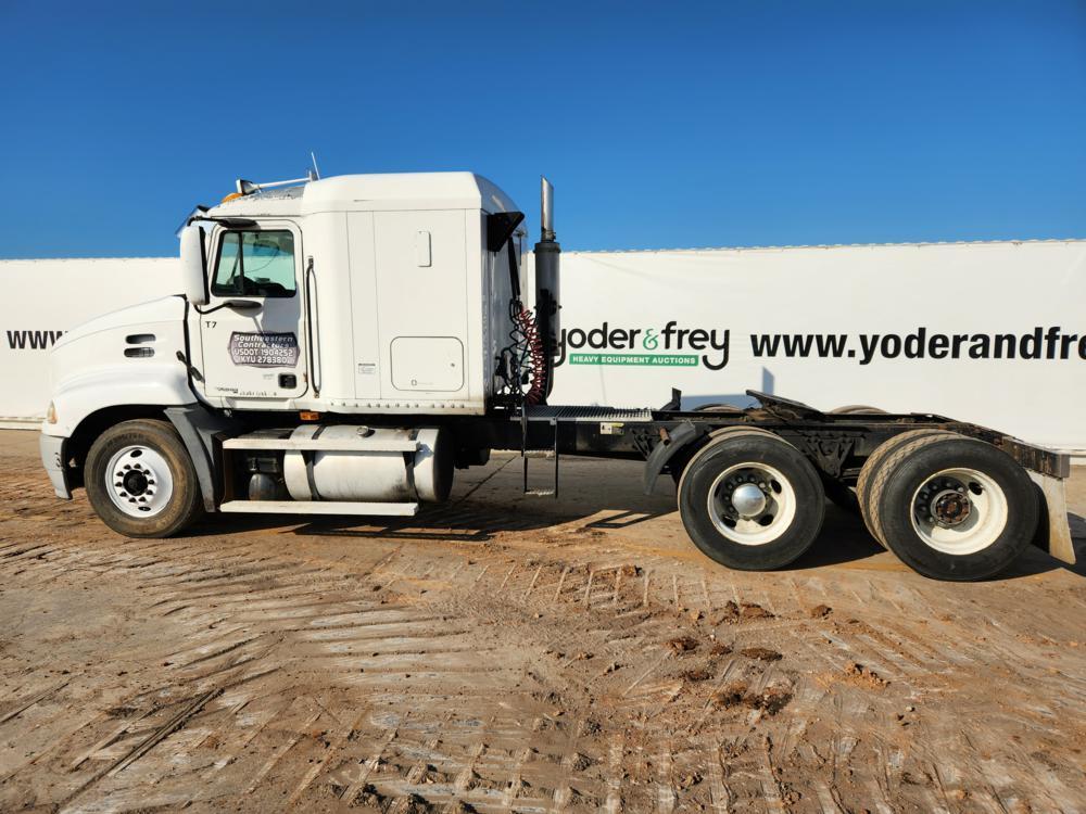 2002 Mack CX613 Vision Tandem Axle White Sleeper Truck Tractorc/w Mack E7 6