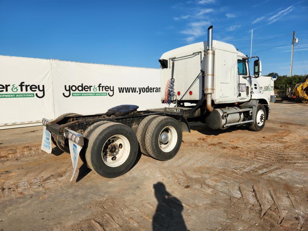 2002 Mack CX613 Vision Tandem Axle White Sleeper Truck Tractorc/w Mack E7 6