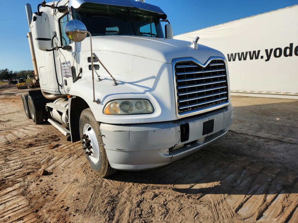 2002 Mack CX613 Vision Tandem Axle White Sleeper Truck Tractorc/w Mack E7 6
