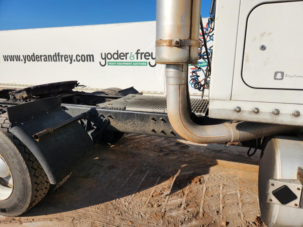2002 Mack CX613 Vision Tandem Axle White Sleeper Truck Tractorc/w Mack E7 6