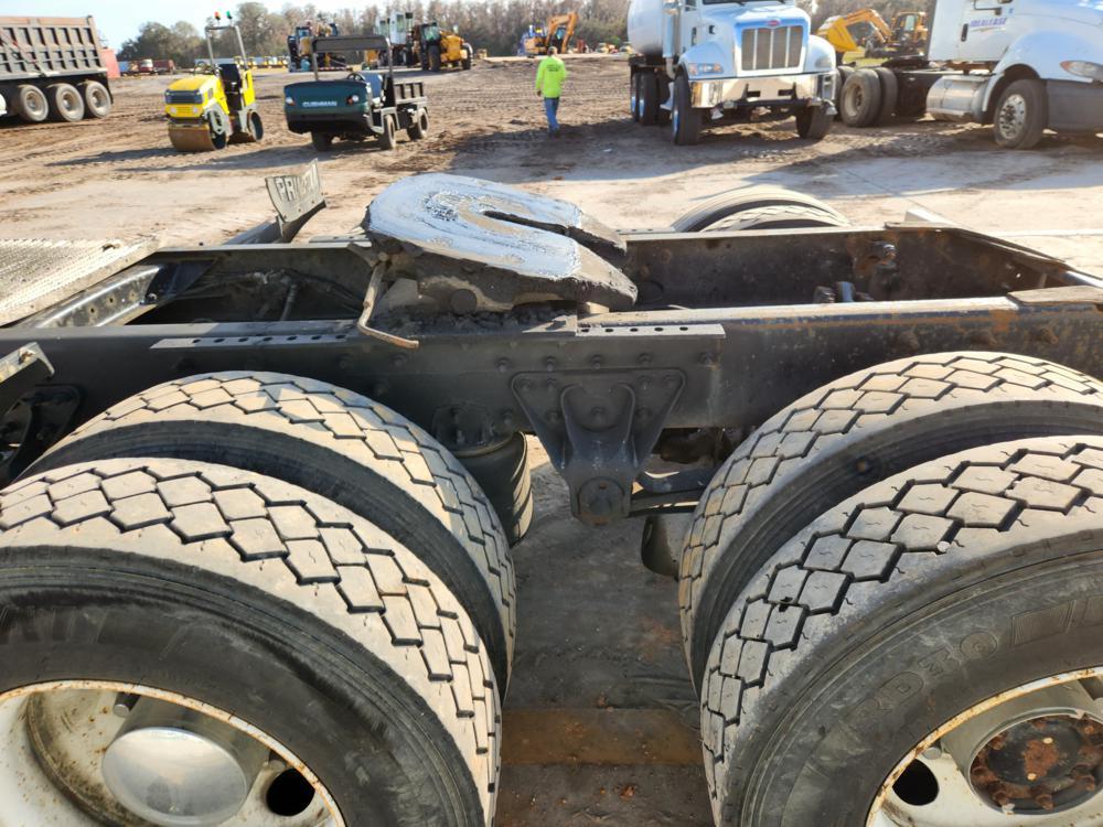 2002 Mack CX613 Vision Tandem Axle White Sleeper Truck Tractorc/w Mack E7 6