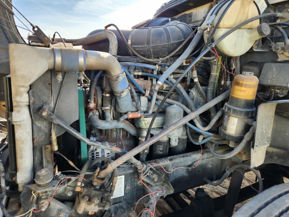 2002 Mack CX613 Vision Tandem Axle White Sleeper Truck Tractorc/w Mack E7 6