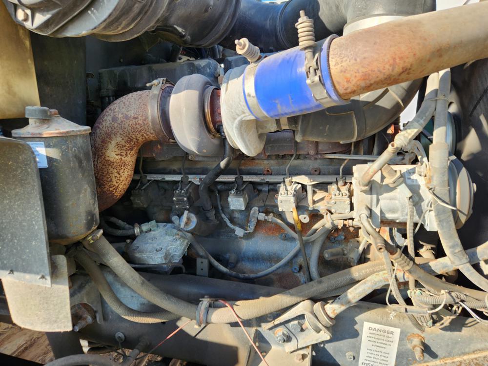 2002 Mack CX613 Vision Tandem Axle White Sleeper Truck Tractorc/w Mack E7 6