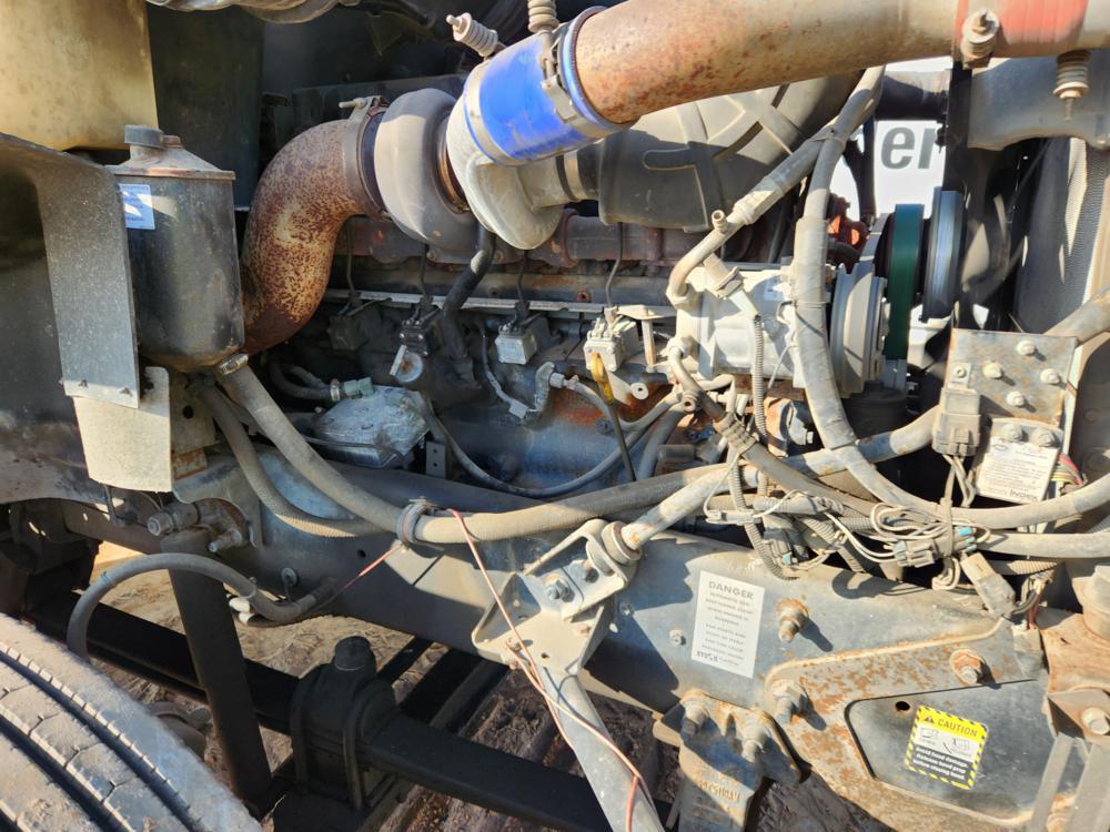 2002 Mack CX613 Vision Tandem Axle White Sleeper Truck Tractorc/w Mack E7 6