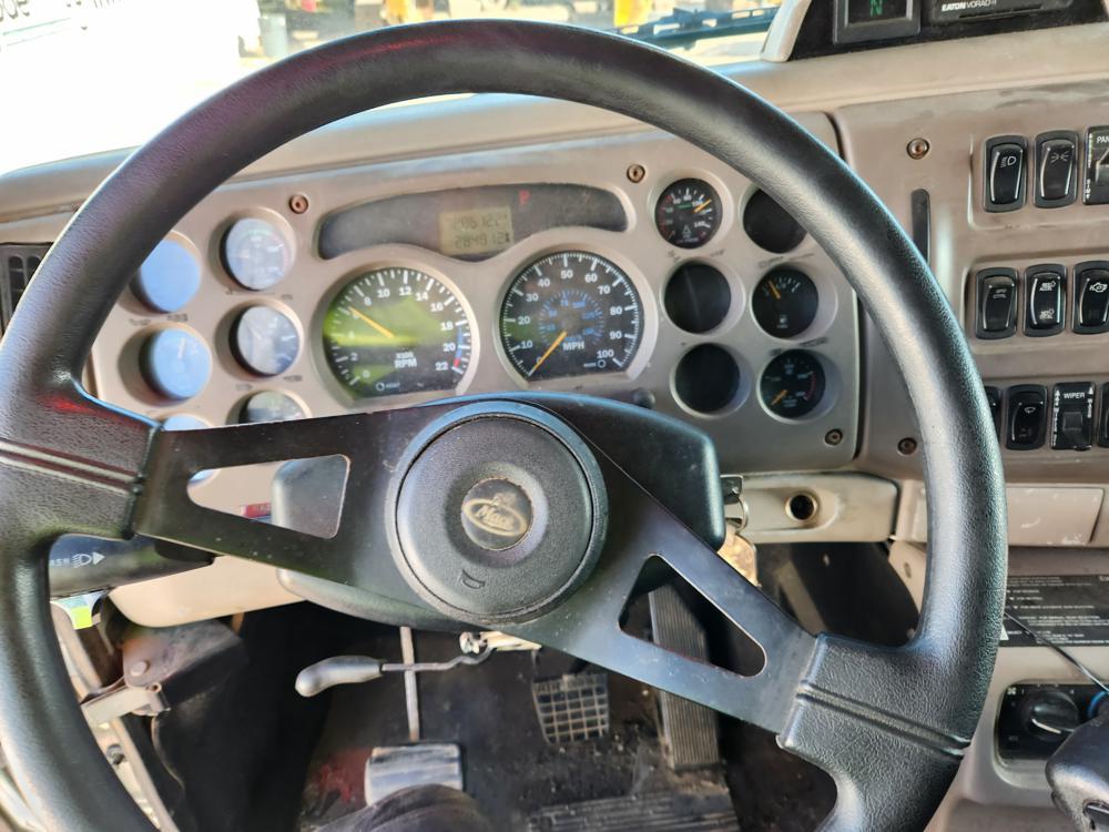 2002 Mack CX613 Vision Tandem Axle White Sleeper Truck Tractorc/w Mack E7 6