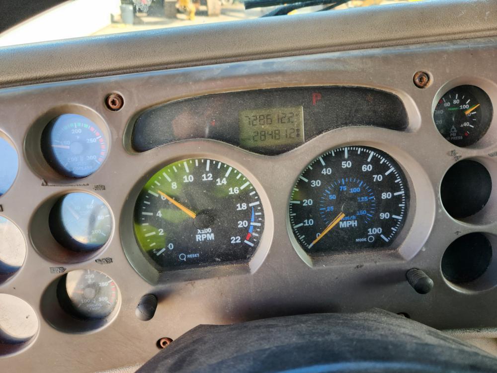 2002 Mack CX613 Vision Tandem Axle White Sleeper Truck Tractorc/w Mack E7 6