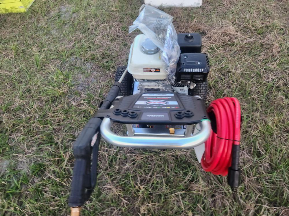 3600 PSI Simpson Pressure Washer c/w Honda Engine (PS60982)