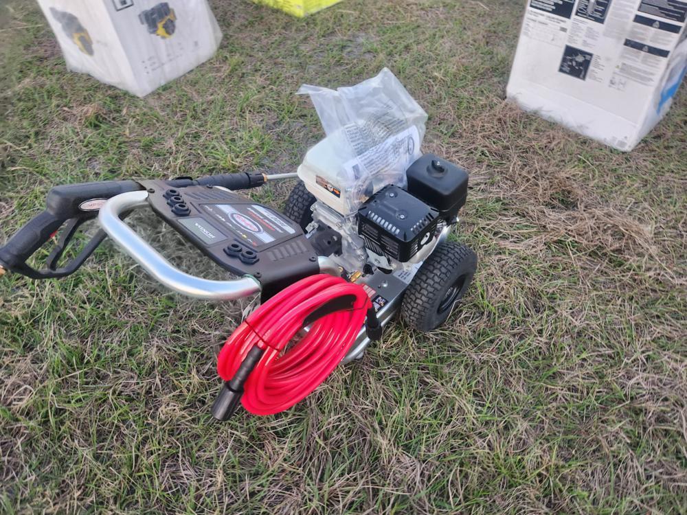 3600 PSI Simpson Pressure Washer c/w Honda Engine (PS60982)