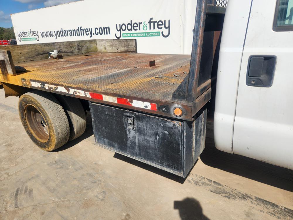 2001 Ford F550 4x4 Flatbed Truck, 7.3L V8 Engine, Automatic Transmission, D