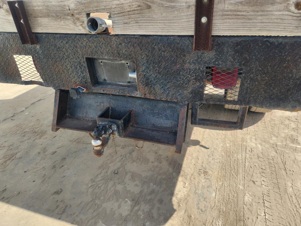 2001 Ford F550 4x4 Flatbed Truck, 7.3L V8 Engine, Automatic Transmission, D