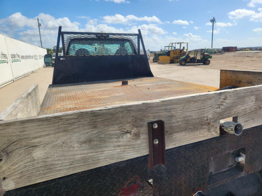 2001 Ford F550 4x4 Flatbed Truck, 7.3L V8 Engine, Automatic Transmission, D