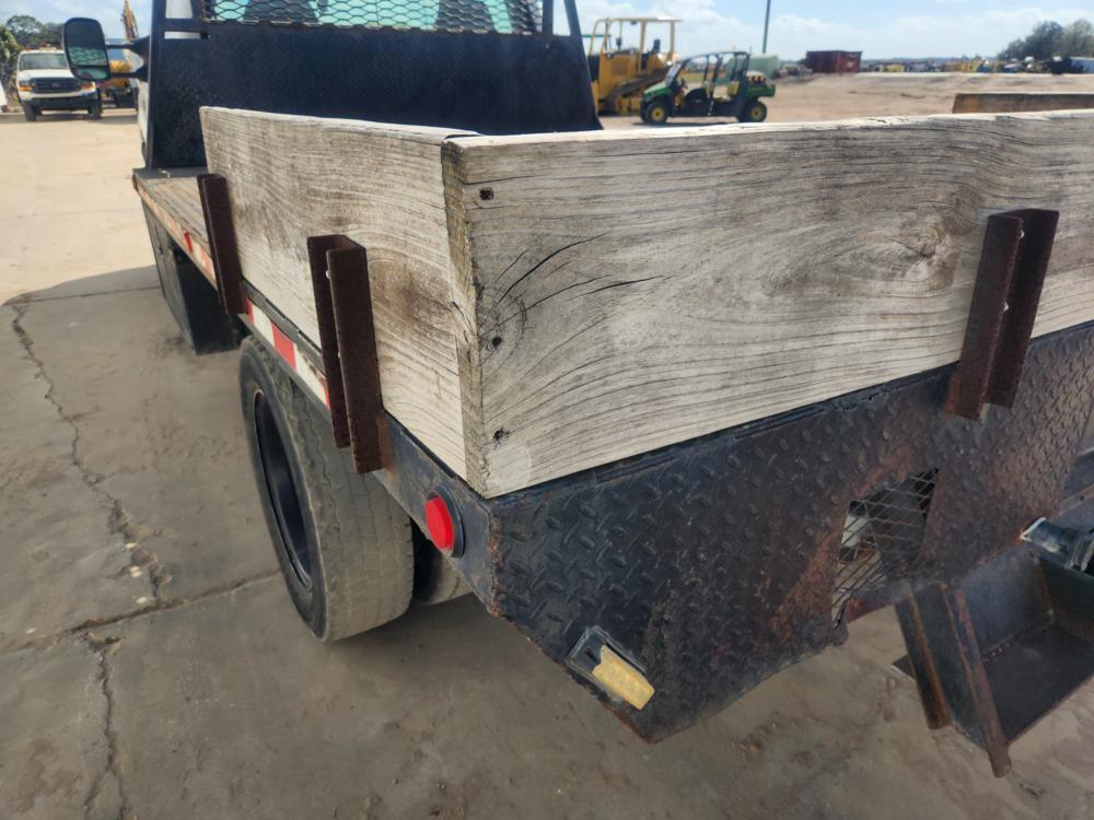 2001 Ford F550 4x4 Flatbed Truck, 7.3L V8 Engine, Automatic Transmission, D