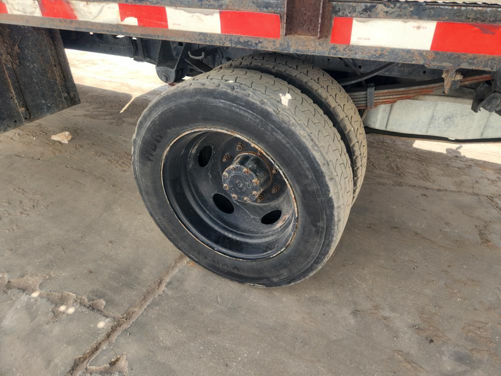 2001 Ford F550 4x4 Flatbed Truck, 7.3L V8 Engine, Automatic Transmission, D