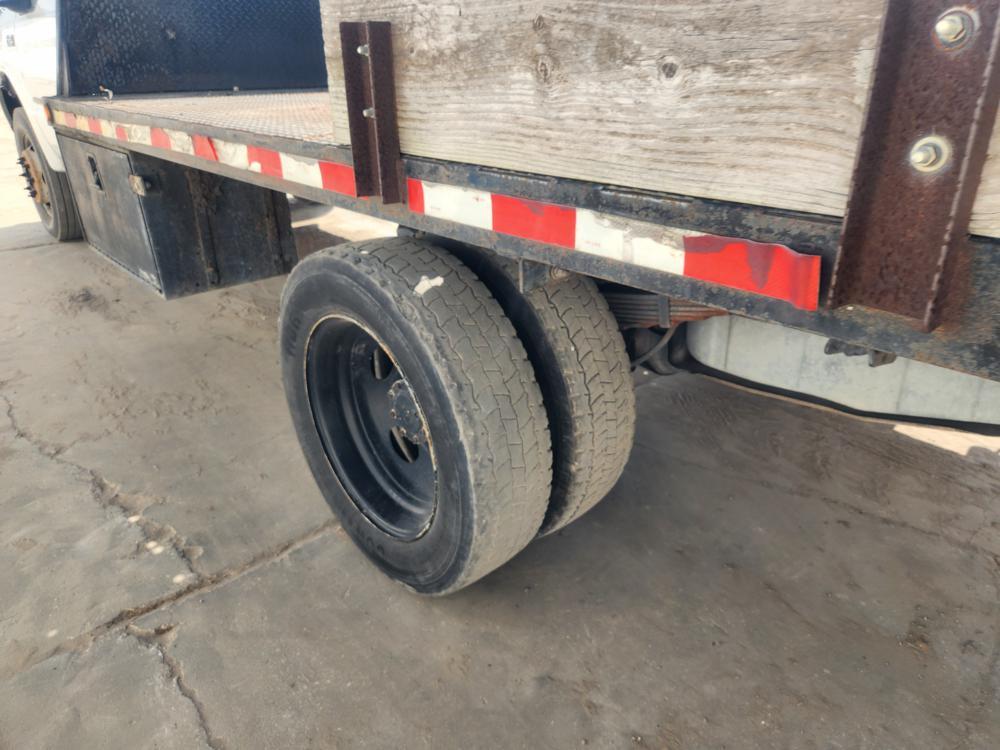 2001 Ford F550 4x4 Flatbed Truck, 7.3L V8 Engine, Automatic Transmission, D