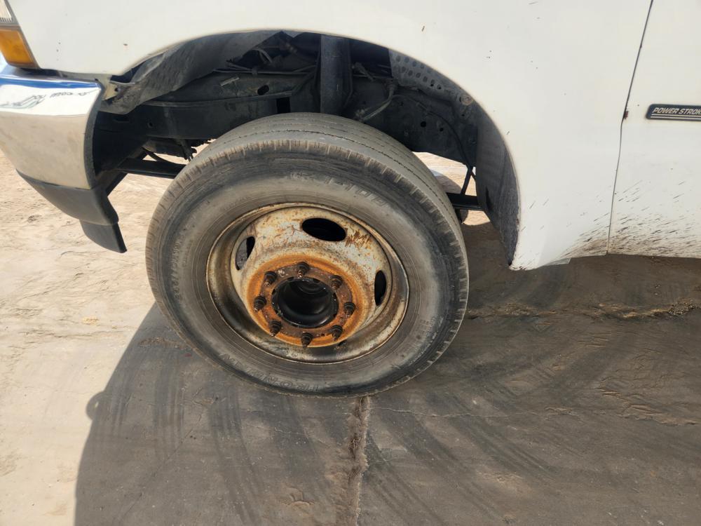 2001 Ford F550 4x4 Flatbed Truck, 7.3L V8 Engine, Automatic Transmission, D