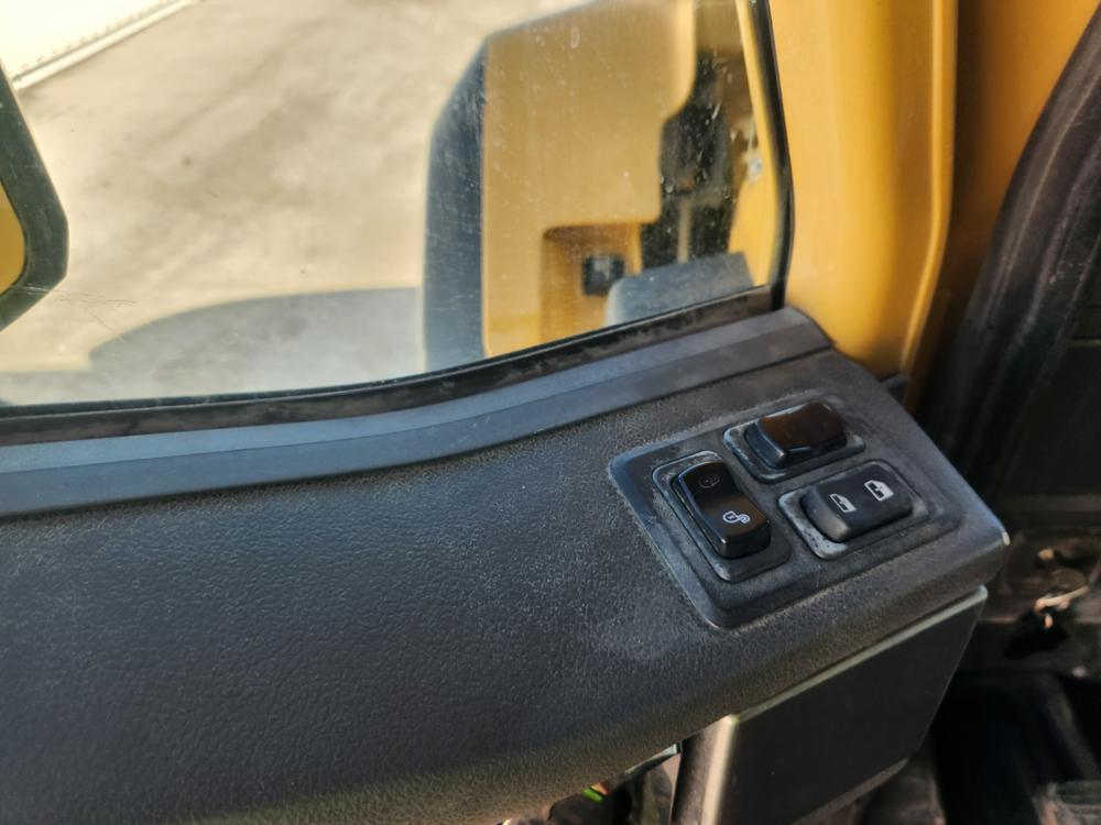 2012 Caterpillar CT660L 6x4 Tri Axle Dumptruck c/w A/C, CAT CT13 Engine, Ea