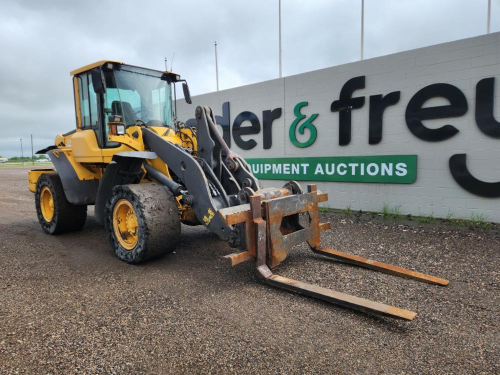 2010 Volvo L90F Wheeled Loader c/w Cab, 60" Forks, QC (Brakes Need Attentio