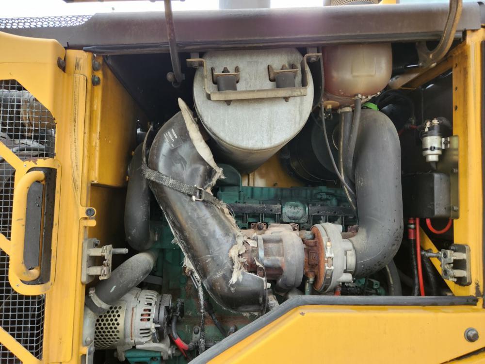 2010 Volvo L90F Wheeled Loader c/w Cab, 60" Forks, QC (Brakes Need Attentio