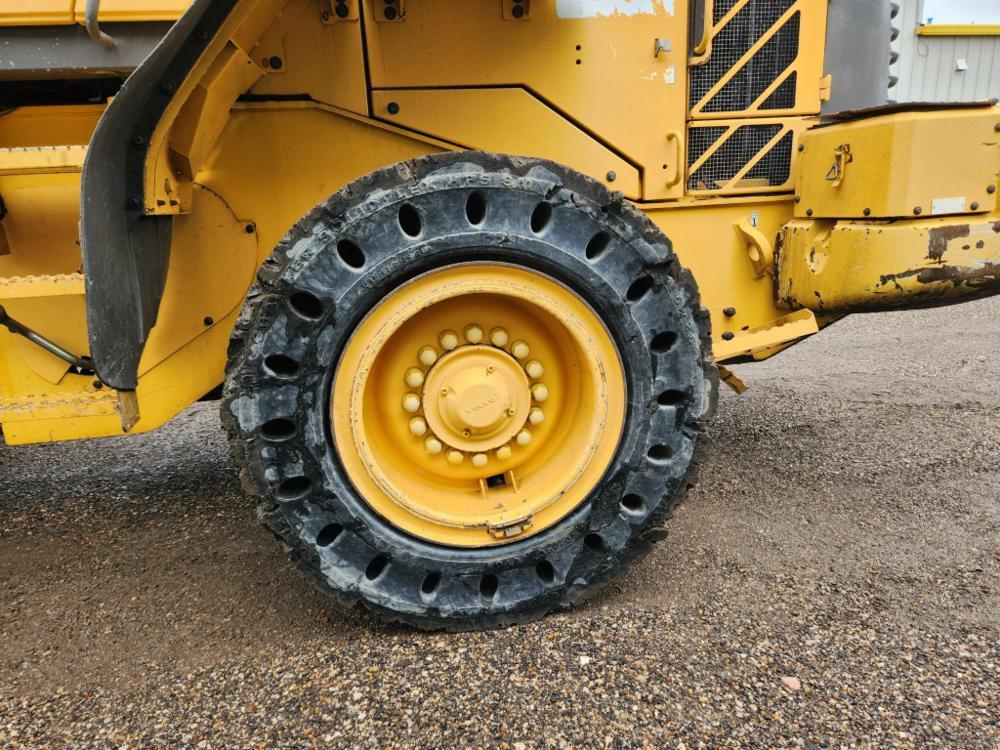 2010 Volvo L90F Wheeled Loader c/w Cab, 60" Forks, QC (Brakes Need Attentio