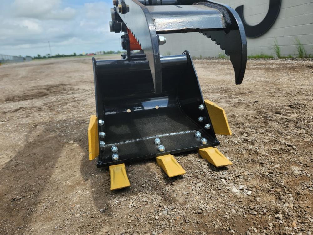2023 AGROTK QH12 Mini Excavator c/w OROPS, Rubber Tracks, Backfill Blade, A